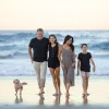 Photo d'une famille sur une plage en Normandie