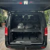 Photo du coffre d'un Mercedes Vito. Véhicule d'un VTC à Caen.